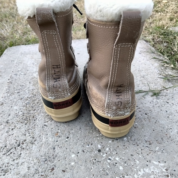 Sorel boots - Picture 4 of 11